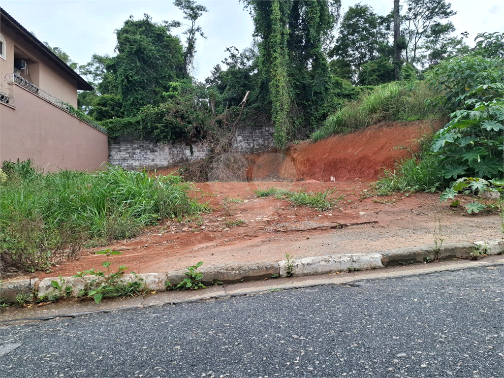 TERRENO em condomínio fechado na Vila Albertina com 338m2