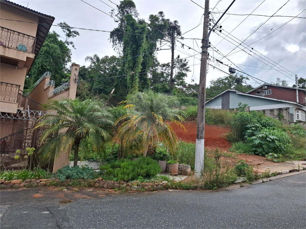 TERRENO em condomínio fechado na Vila Albertina com 338m2