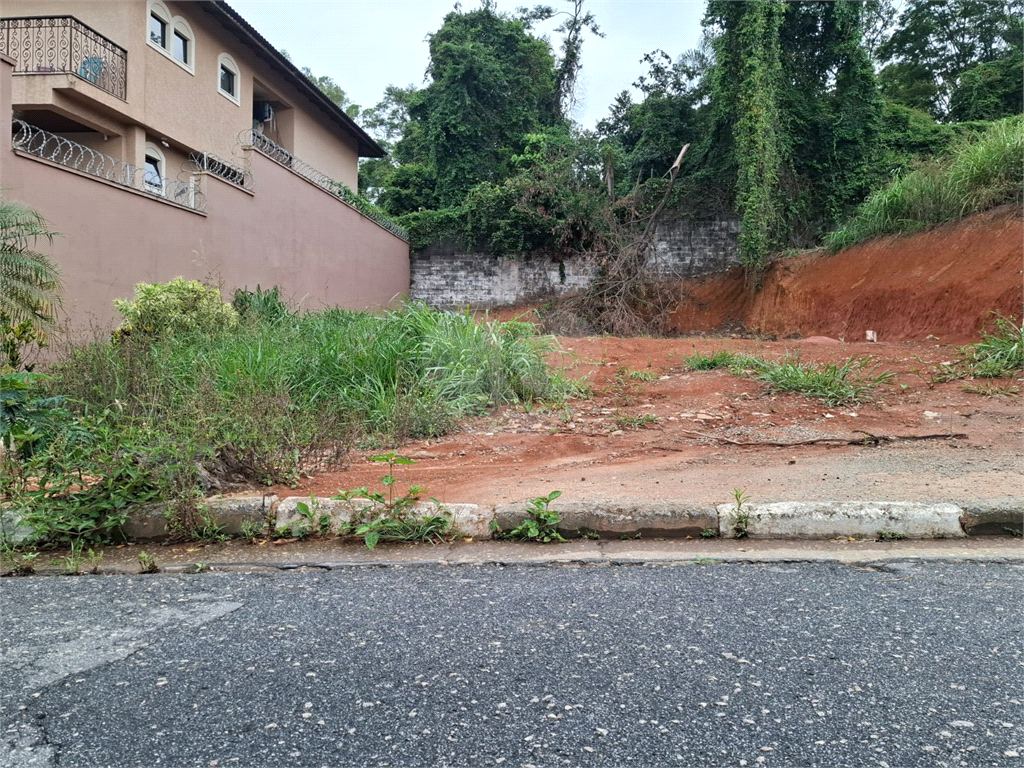 TERRENO em condomínio fechado na Vila Albertina com 338m2