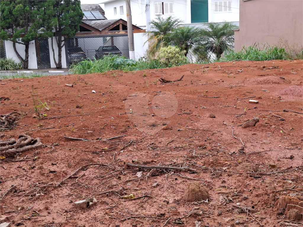 TERRENO em condomínio fechado na Vila Albertina com 338m2