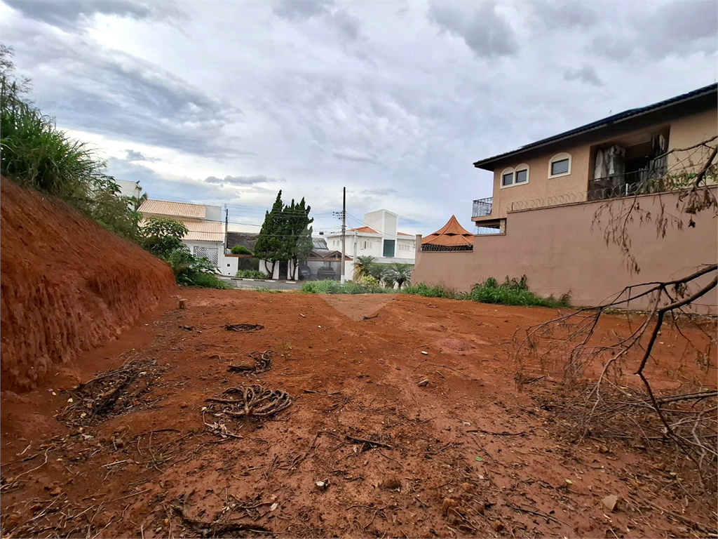 TERRENO em condomínio fechado na Vila Albertina com 338m2