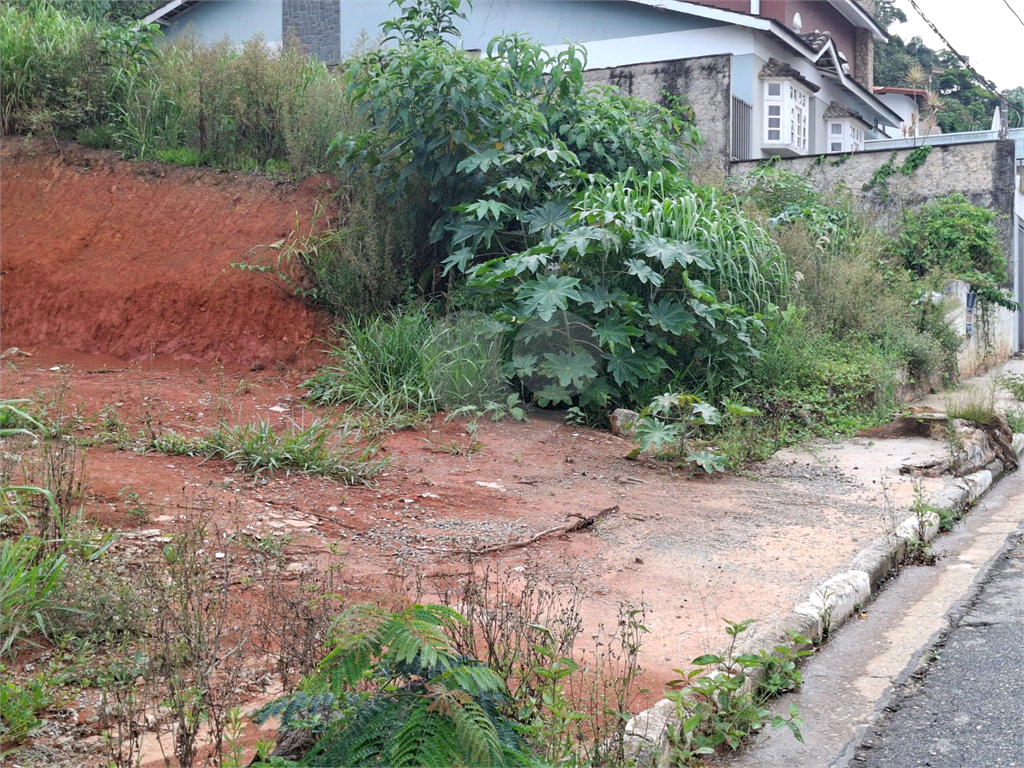 TERRENO em condomínio fechado na Vila Albertina com 338m2