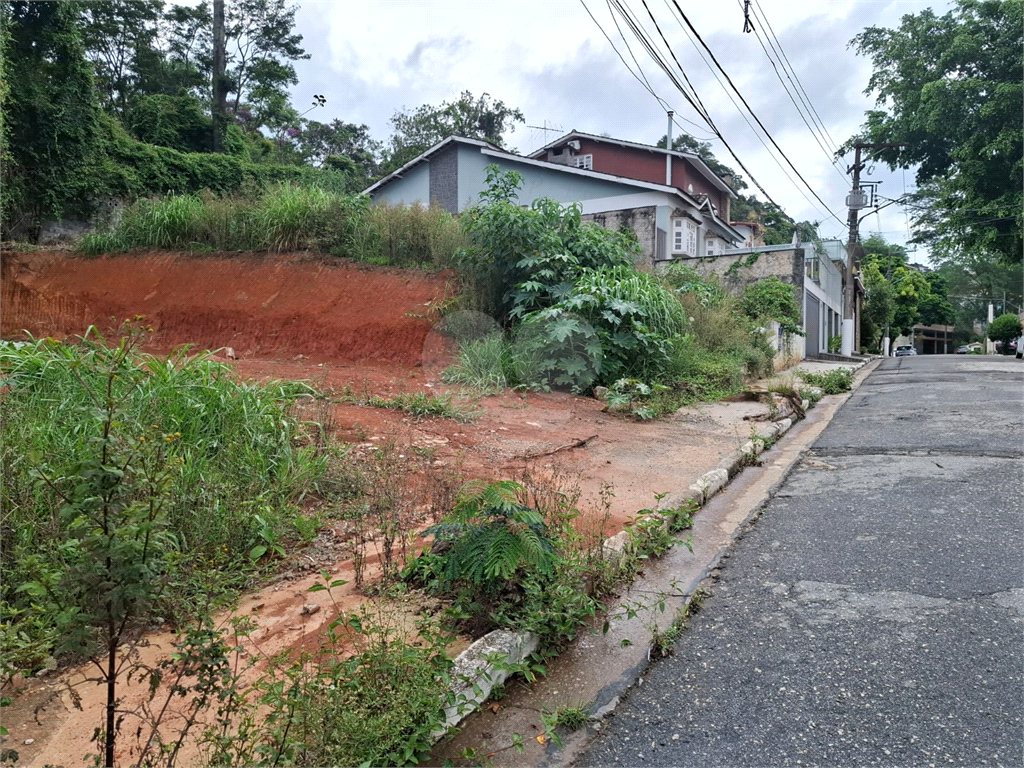 TERRENO em condomínio fechado na Vila Albertina com 338m2