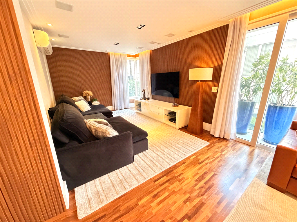 Casa - Condomínio - Alto Padrão