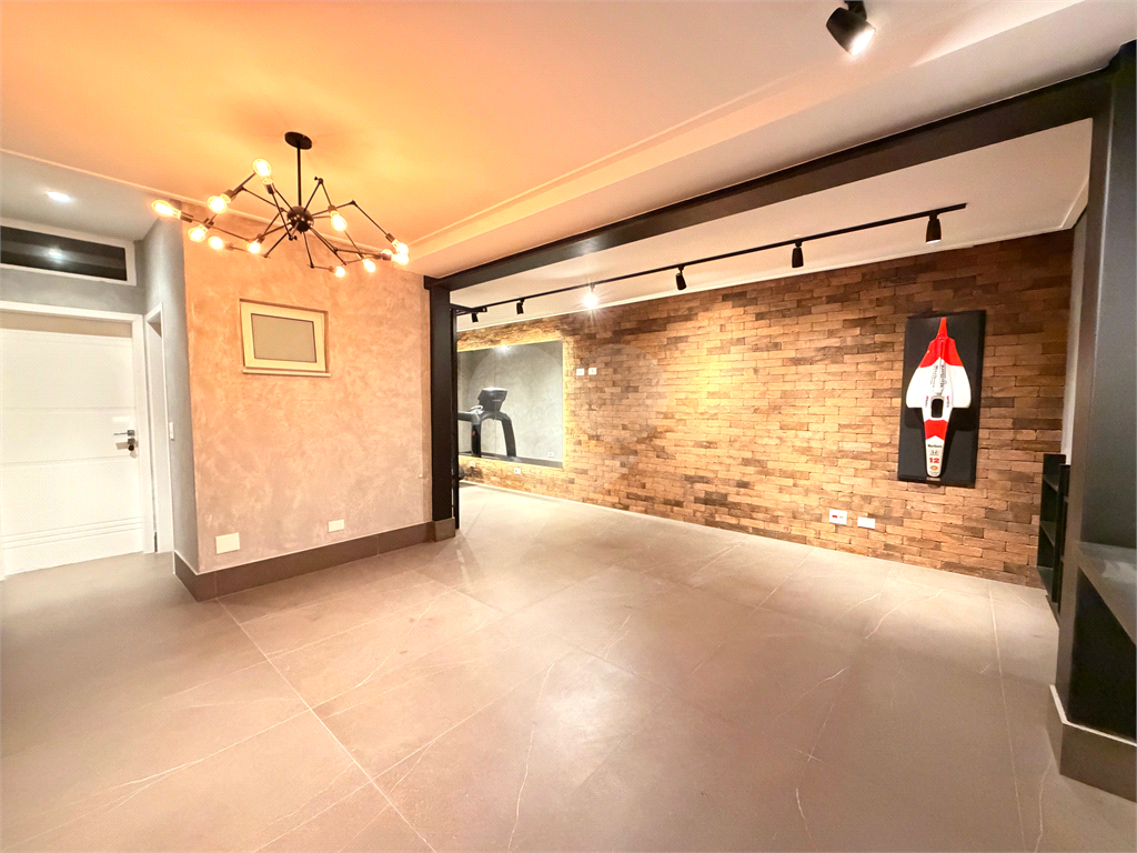 Casa - Condomínio - Alto Padrão