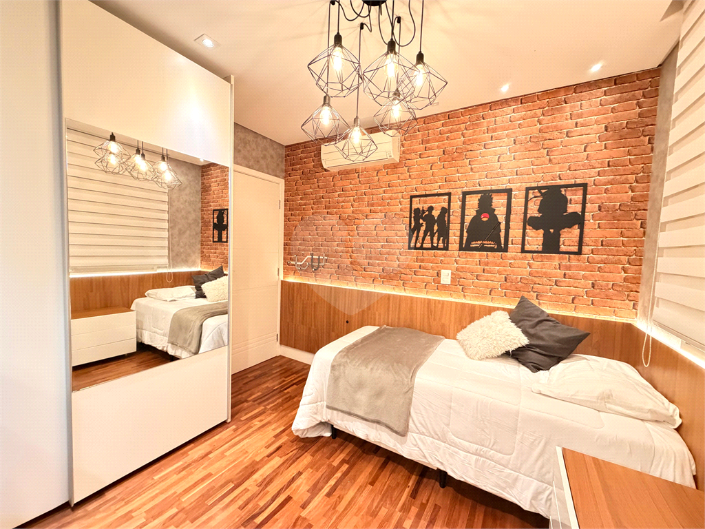 Casa - Condomínio - Alto Padrão