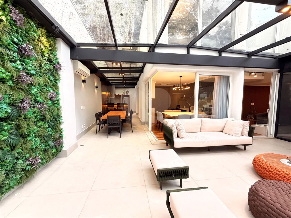 Casa - Condomínio - Alto Padrão