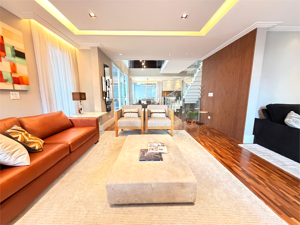 Casa - Condomínio - Alto Padrão