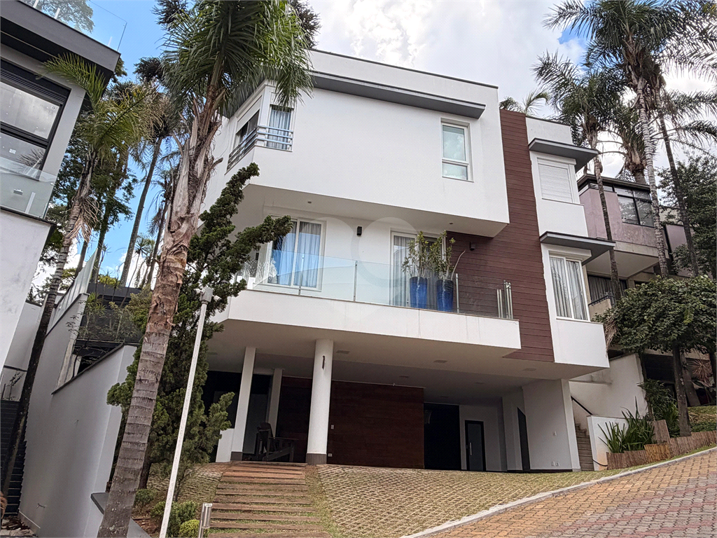 Casa - Condomínio - Alto Padrão