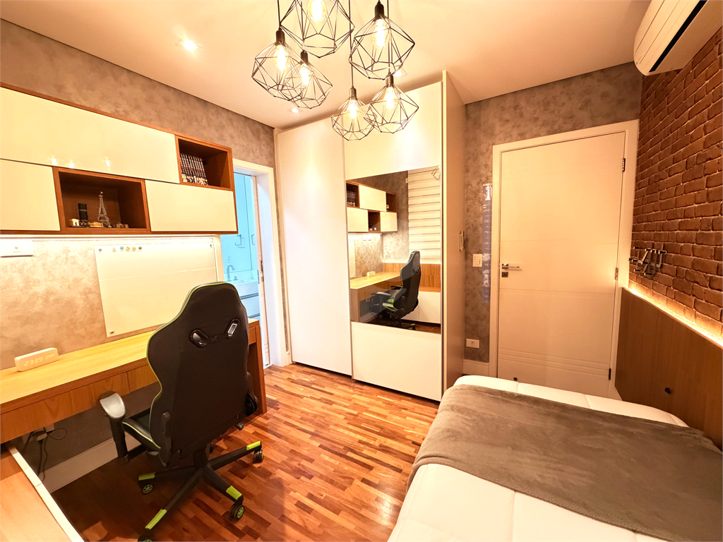 Casa - Condomínio - Alto Padrão