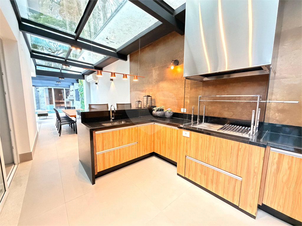 Casa - Condomínio - Alto Padrão