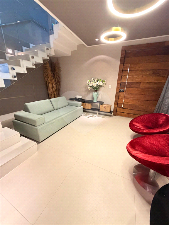 Casa - Condomínio - Alto Padrão