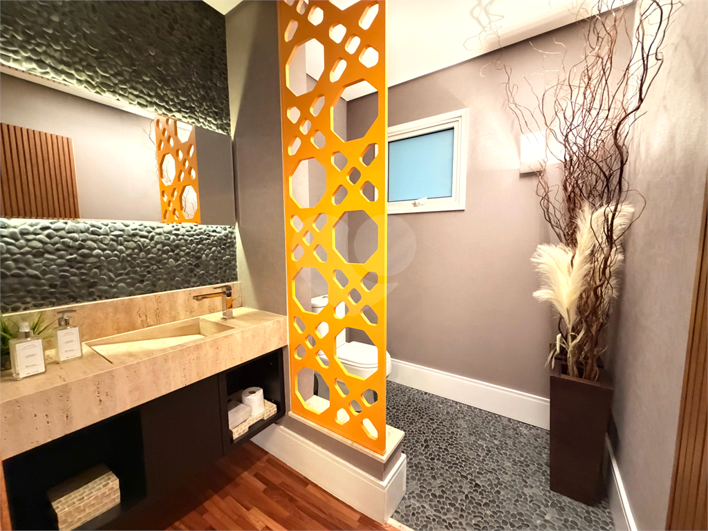 Casa - Condomínio - Alto Padrão