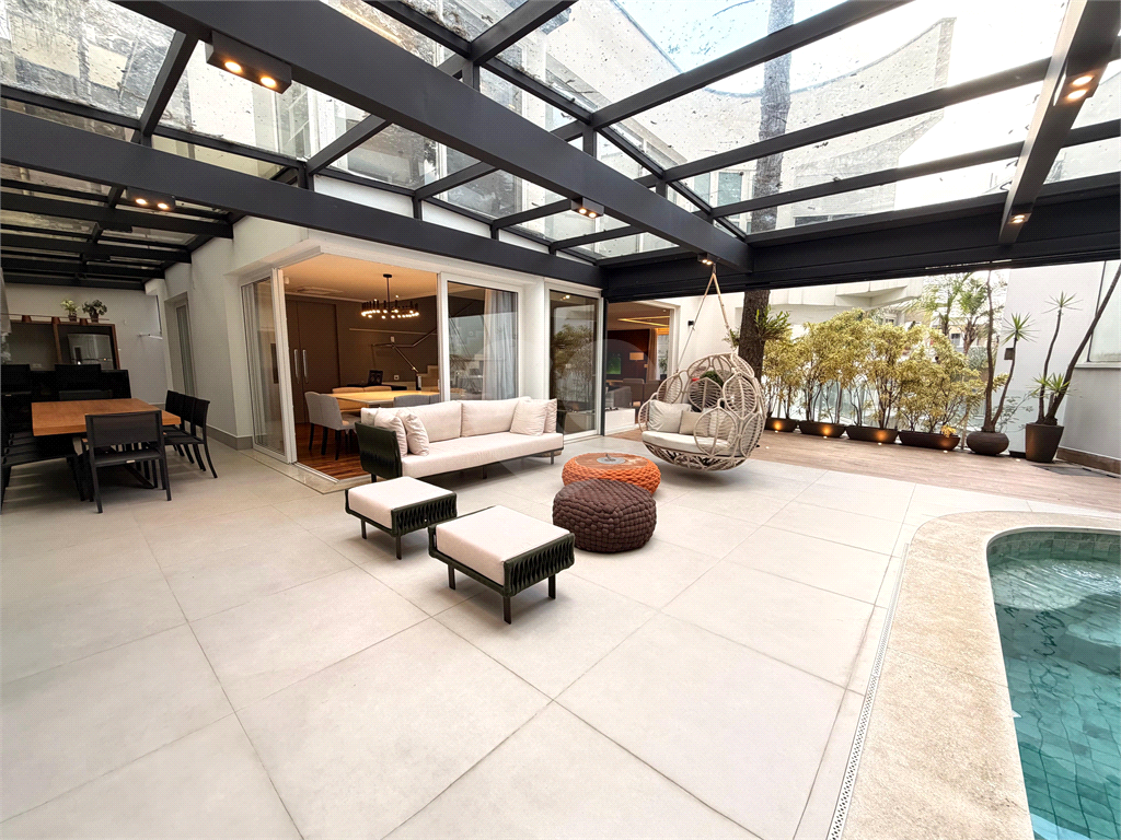 Casa - Condomínio - Alto Padrão