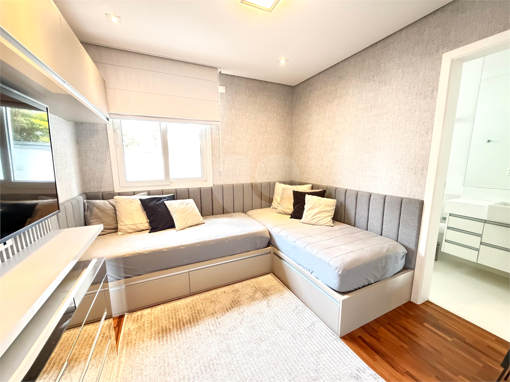 Casa - Condomínio - Alto Padrão