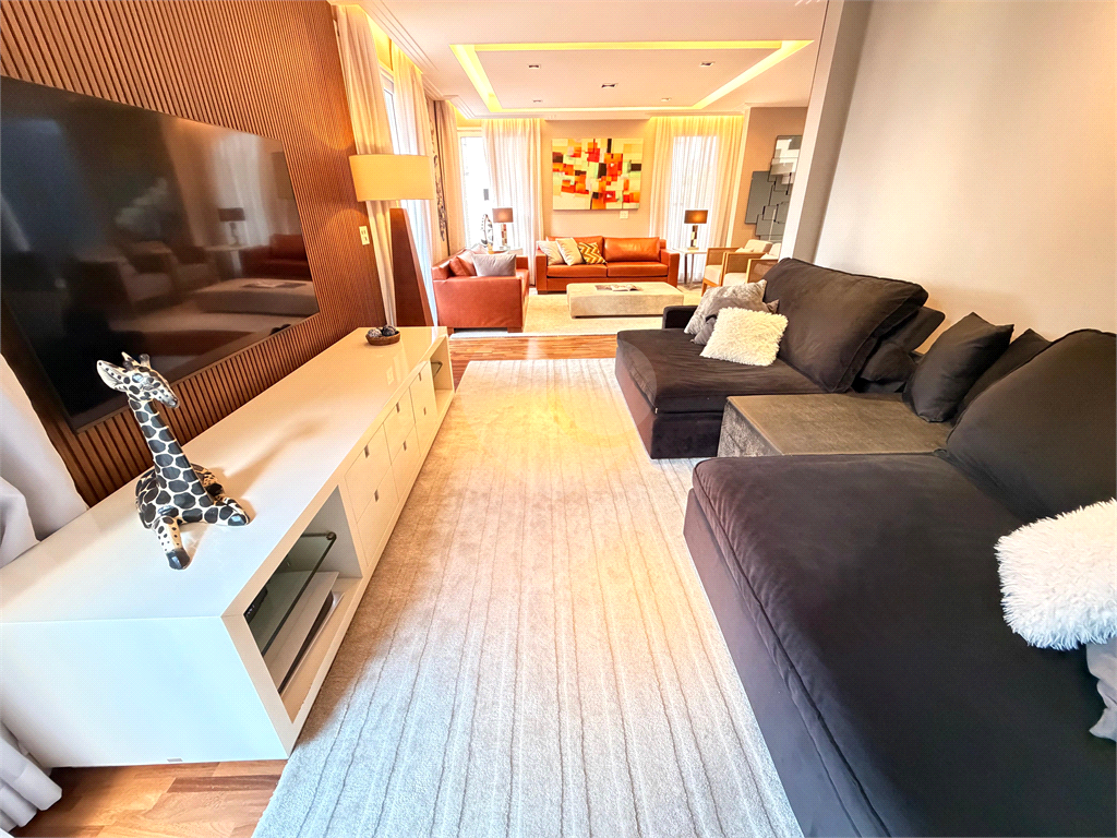 Casa - Condomínio - Alto Padrão