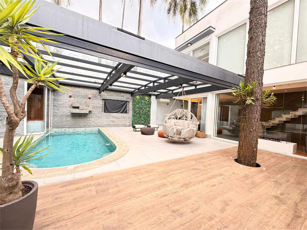 Casa - Condomínio - Alto Padrão