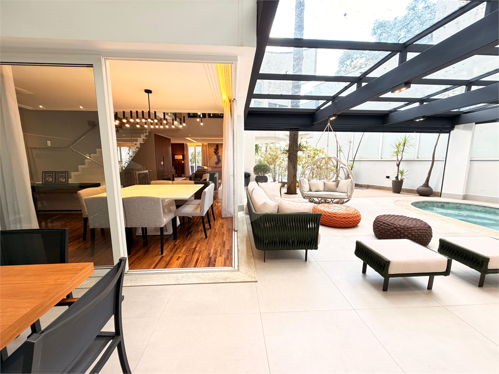 Casa - Condomínio - Alto Padrão