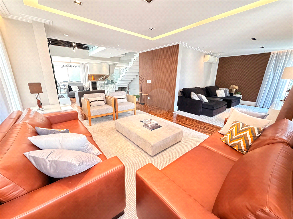 Casa - Condomínio - Alto Padrão