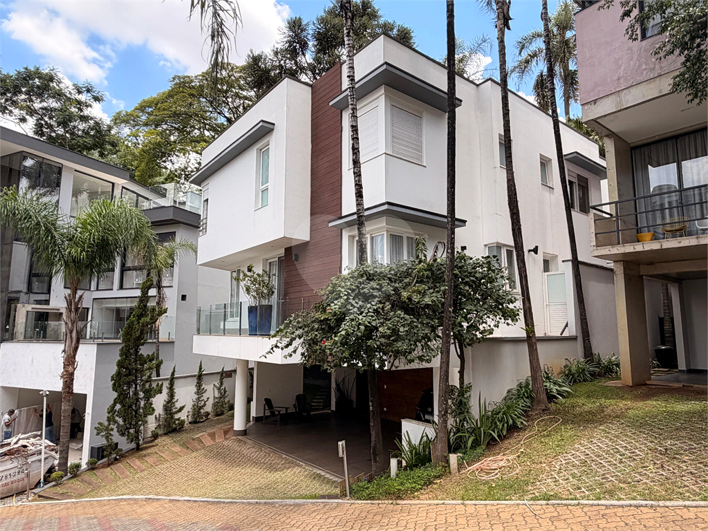 Casa - Condomínio - Alto Padrão