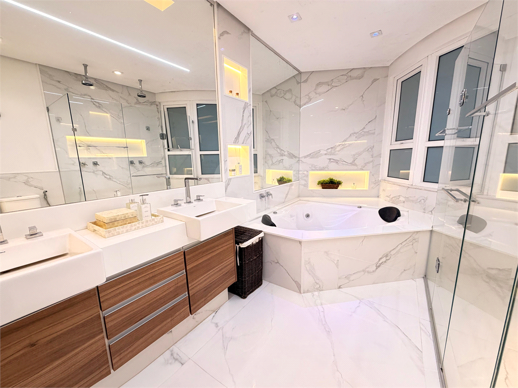 Casa - Condomínio - Alto Padrão