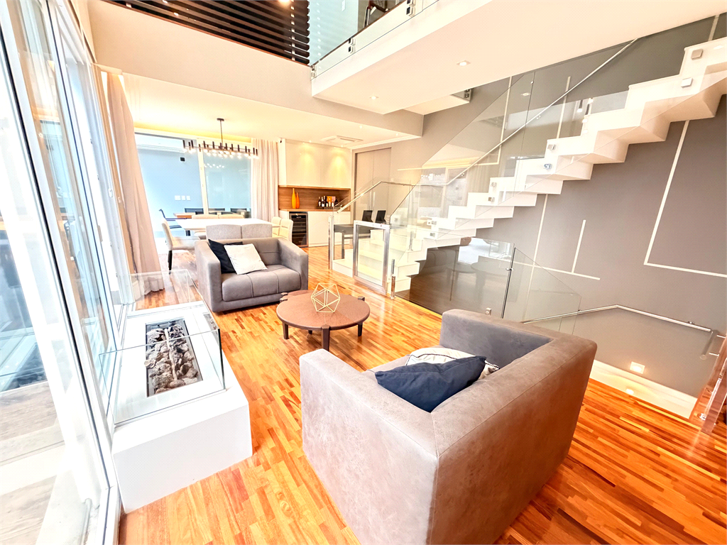 Casa - Condomínio - Alto Padrão