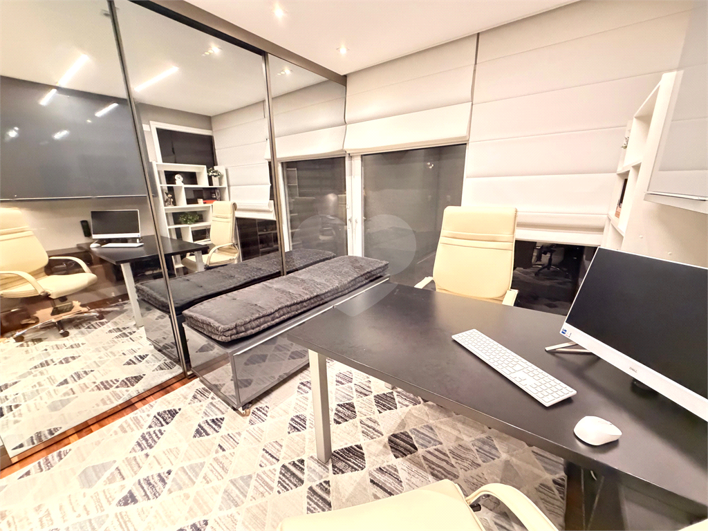 Casa - Condomínio - Alto Padrão