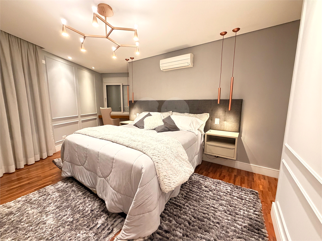 Casa - Condomínio - Alto Padrão