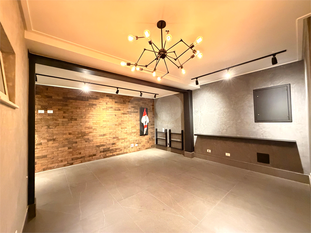 Casa - Condomínio - Alto Padrão