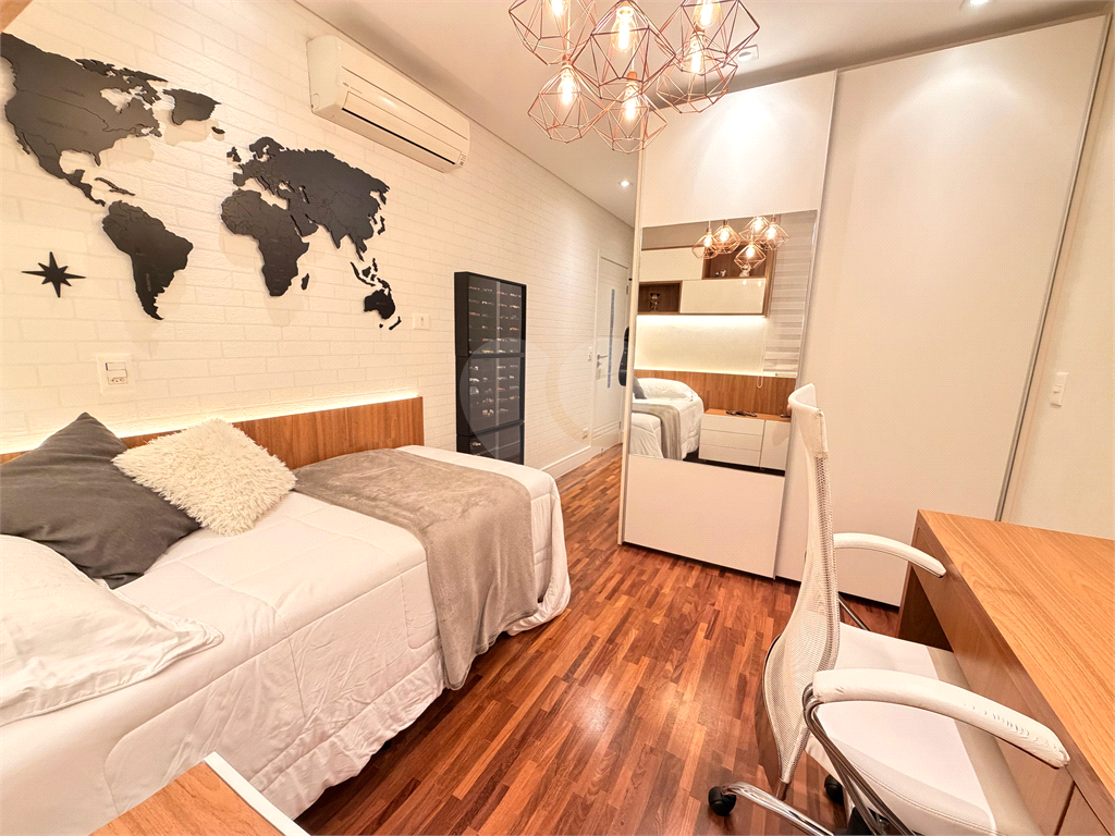 Casa - Condomínio - Alto Padrão