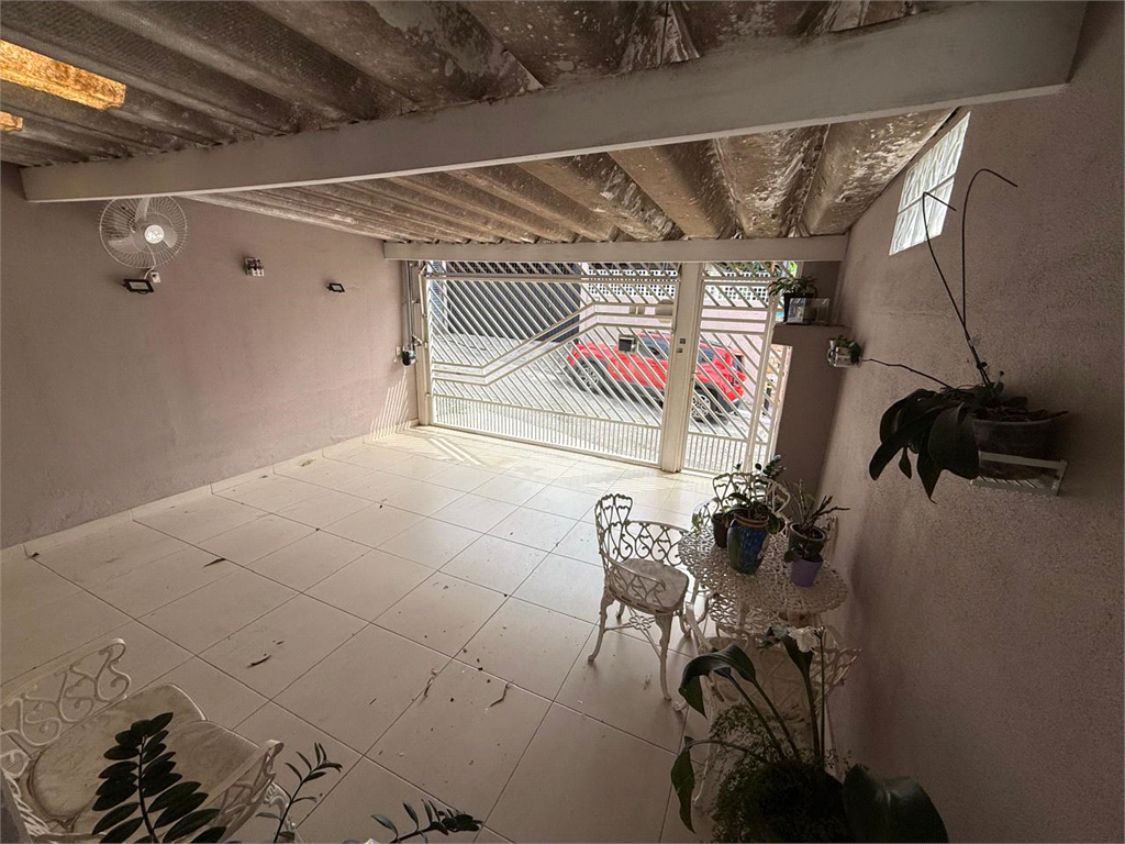 Sobrado parte alta Vila Gustavo 4 quartos sendo 1 suíte 2 vagas. Entrada Lateral e em Perfeita condições