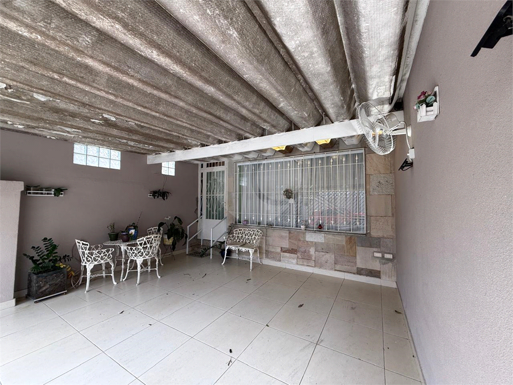 Sobrado parte alta Vila Gustavo 4 quartos sendo 1 suíte 2 vagas. Entrada Lateral e em Perfeita condições