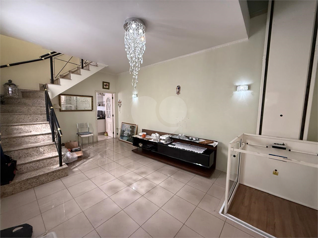 Sobrado parte alta Vila Gustavo 4 quartos sendo 1 suíte 2 vagas. Entrada Lateral e em Perfeita condições