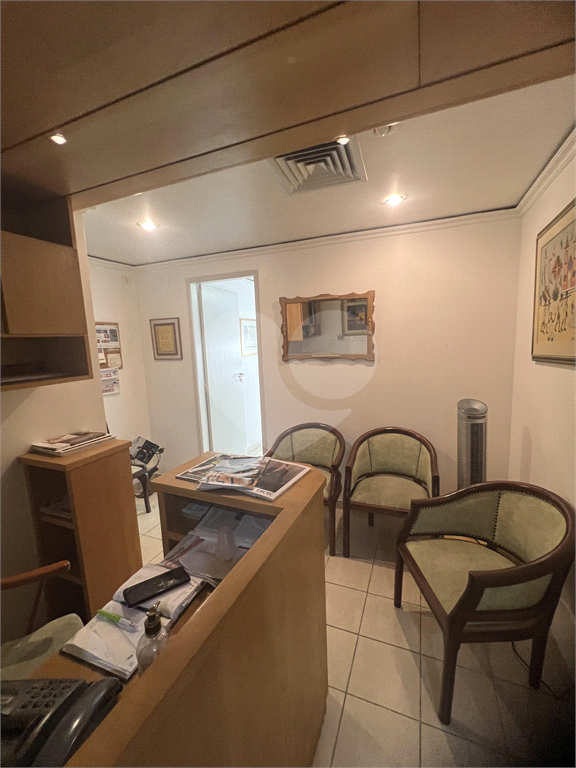 Sala comercia a venda nos Jardins 