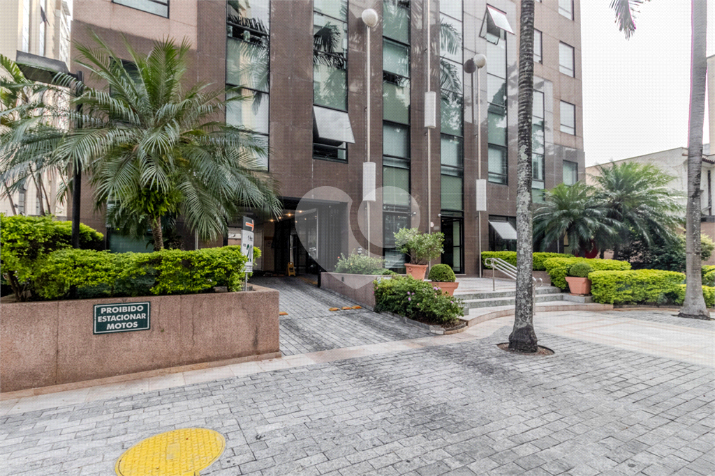 Sala comercia a venda nos Jardins 