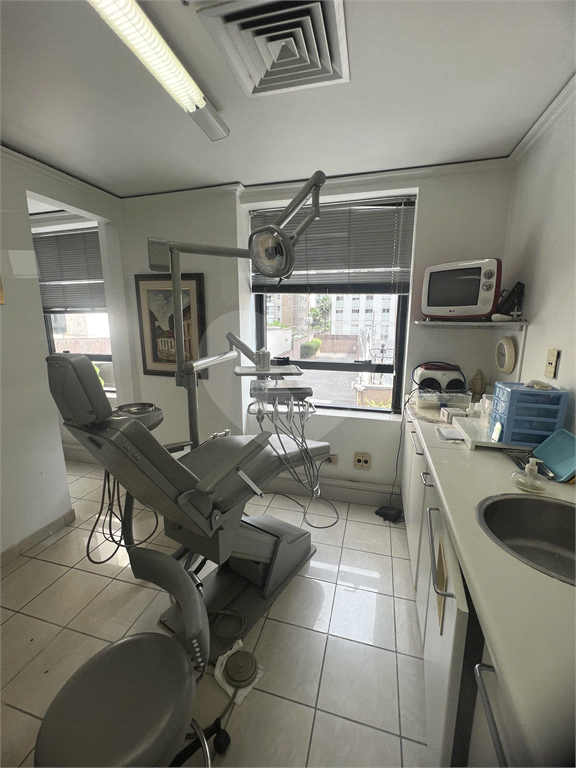 Sala comercia a venda nos Jardins 