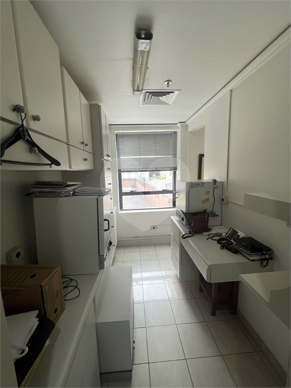 Sala comercia a venda nos Jardins 