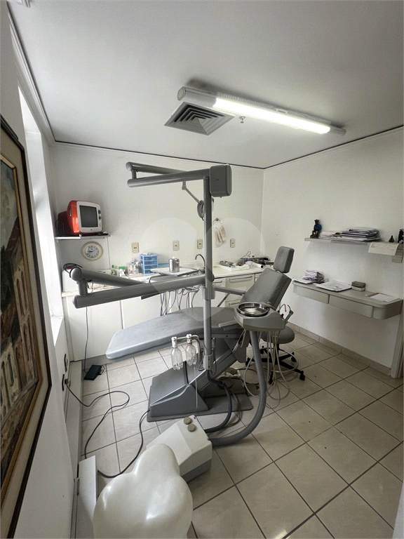 Sala comercia a venda nos Jardins 