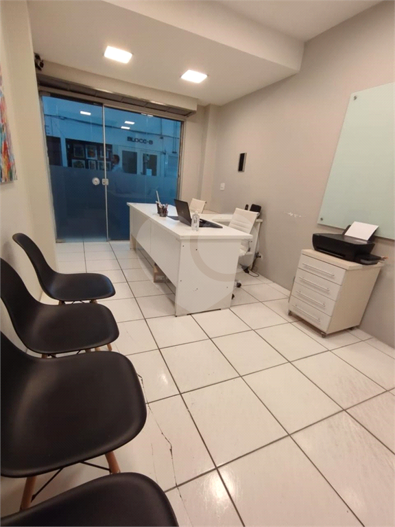 APARTAMENTO em CENTRO