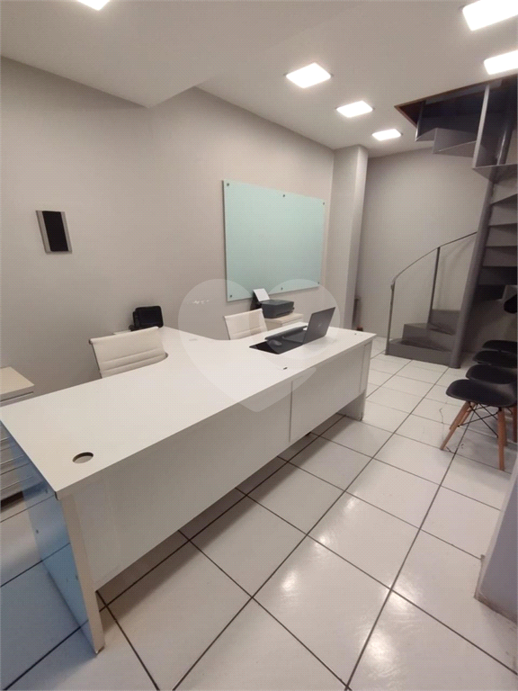 APARTAMENTO em CENTRO
