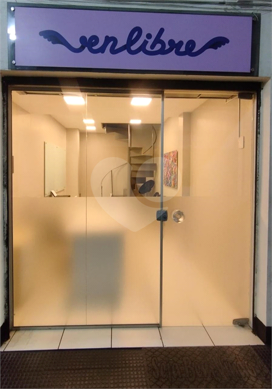 APARTAMENTO em CENTRO