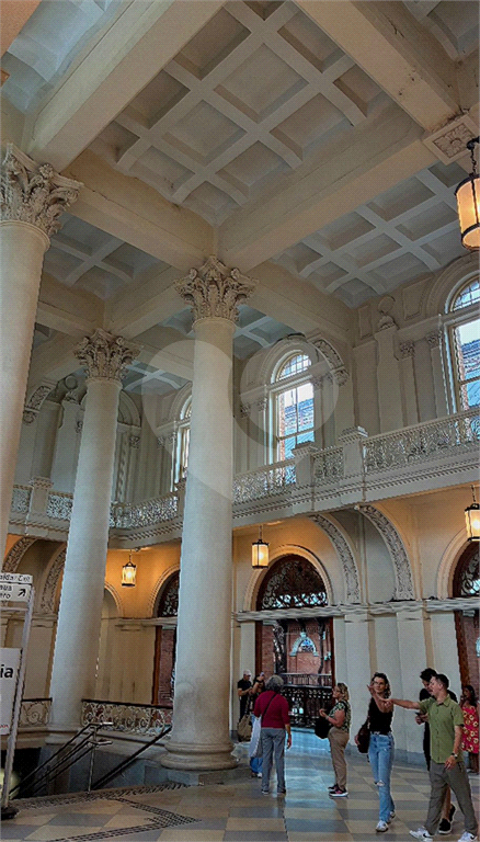 APARTAMENTO em CENTRO