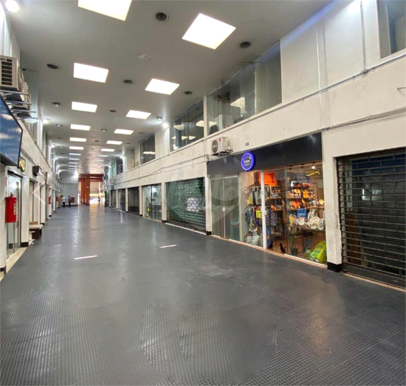 APARTAMENTO em CENTRO