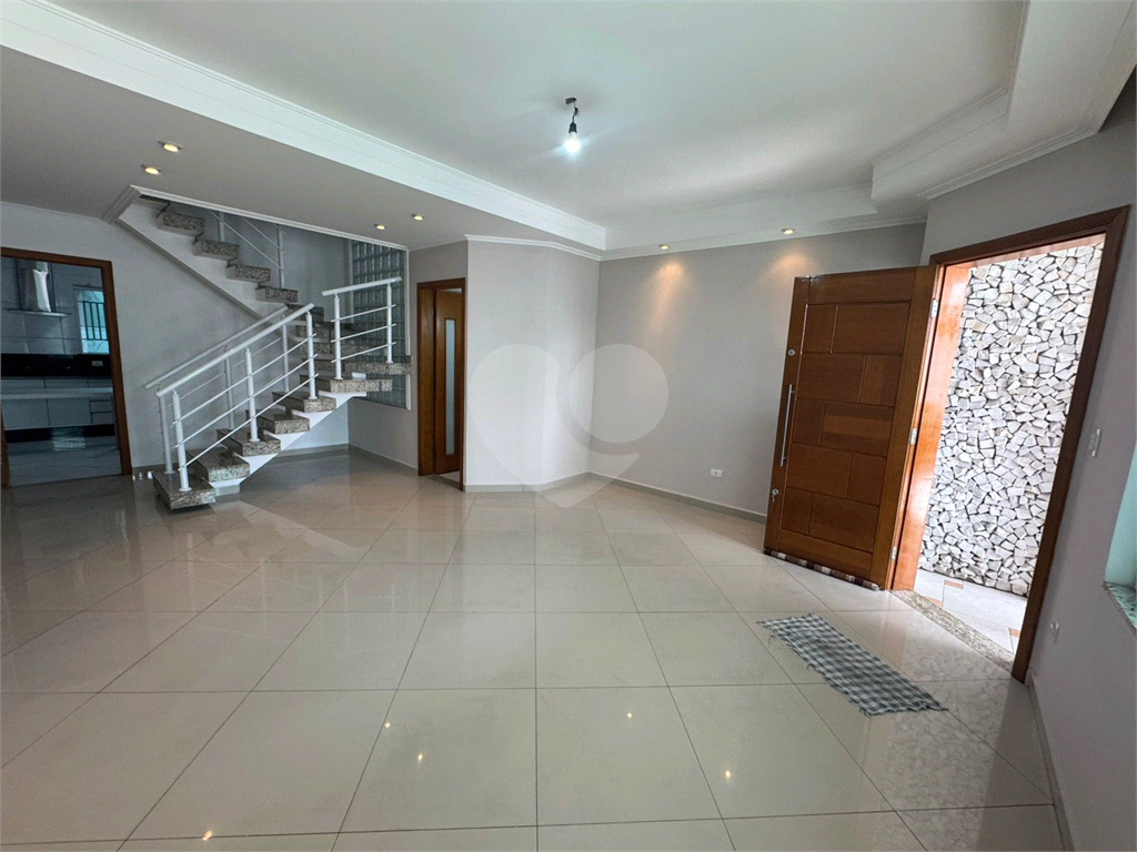 Sobrado à venda – 132m² | 3 suítes | 4 vagas | Acabamento impecável