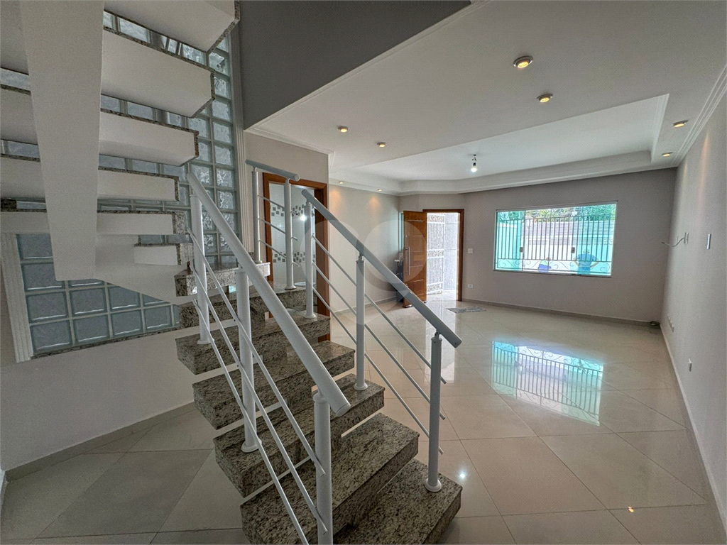 Sobrado à venda – 132m² | 3 suítes | 4 vagas | Acabamento impecável