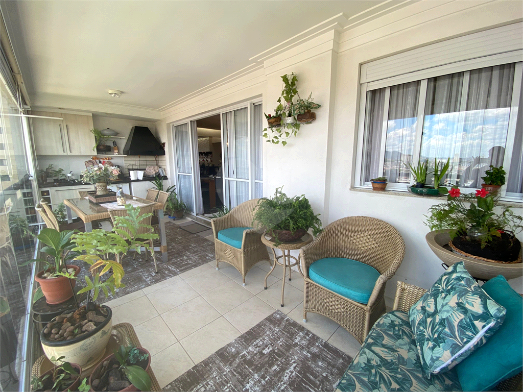 Apartamento com varanda gourmet e 3 quartos