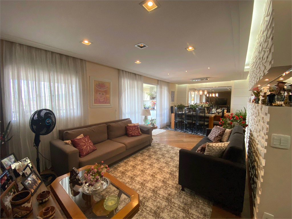 Apartamento com varanda gourmet e 3 quartos