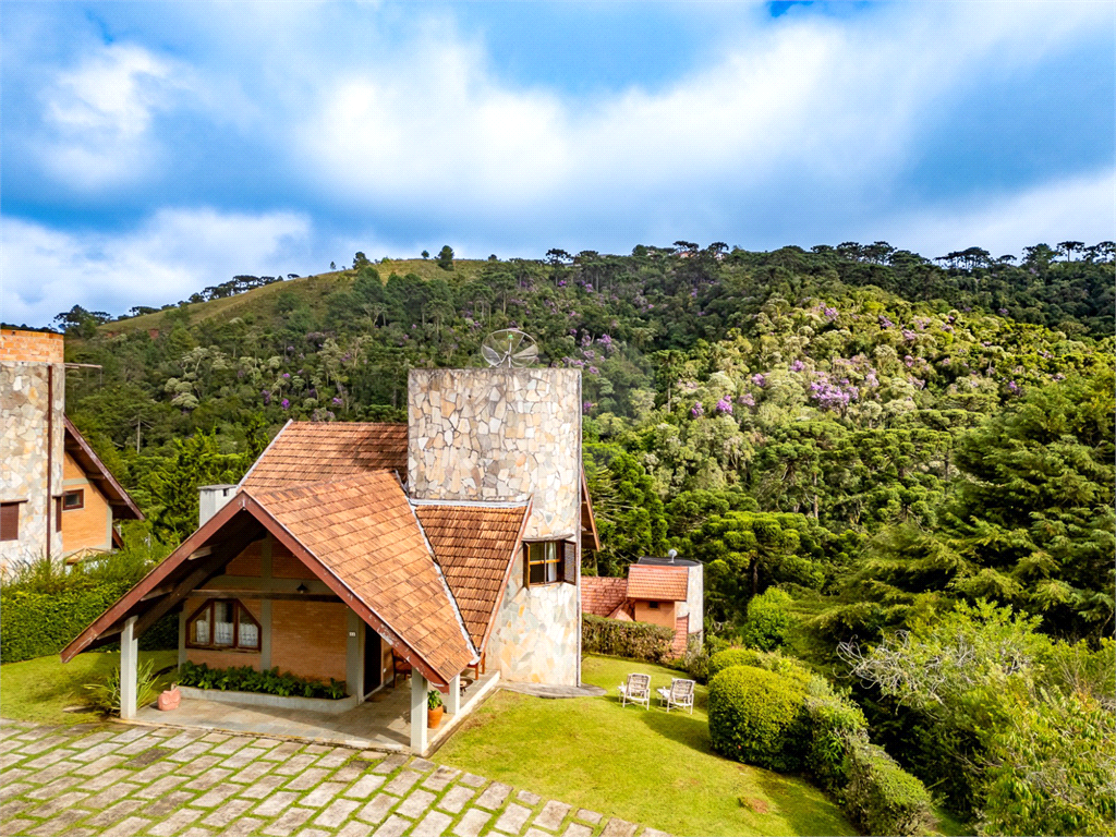 Casa de Condomínio - Campos do Jordão - 3 Quartos - Venda / Compra