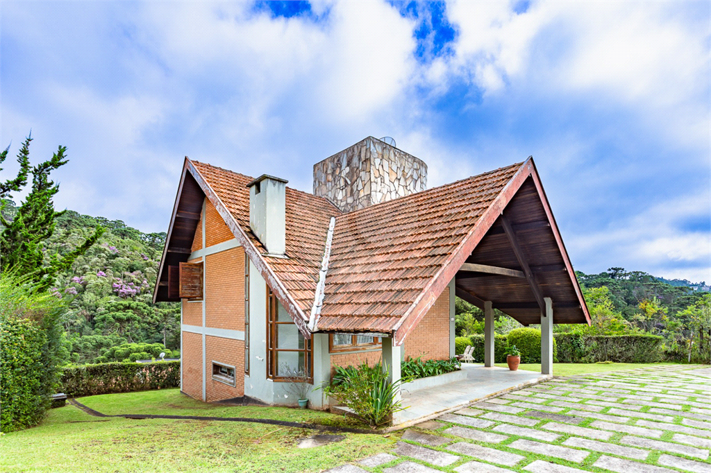 Casa de Condomínio - Campos do Jordão - 3 Quartos - Venda / Compra