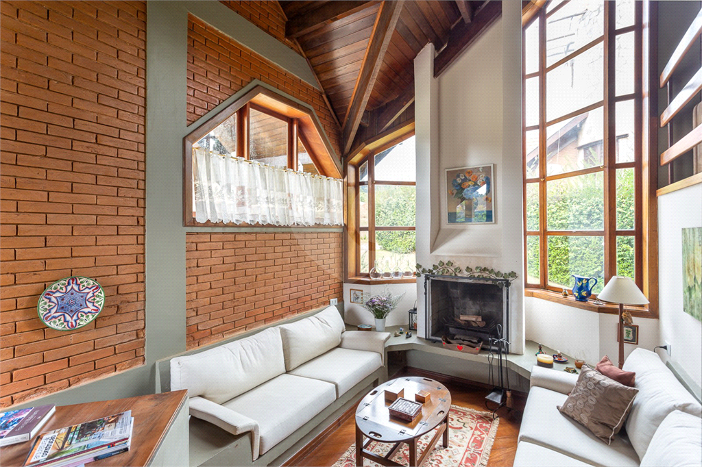 Casa de Condomínio - Campos do Jordão - 3 Quartos - Venda / Compra